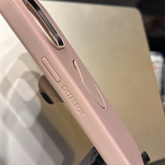 OtterGrip MagSafe iPhone 14 Pro Max Case - Picture 6 of 7